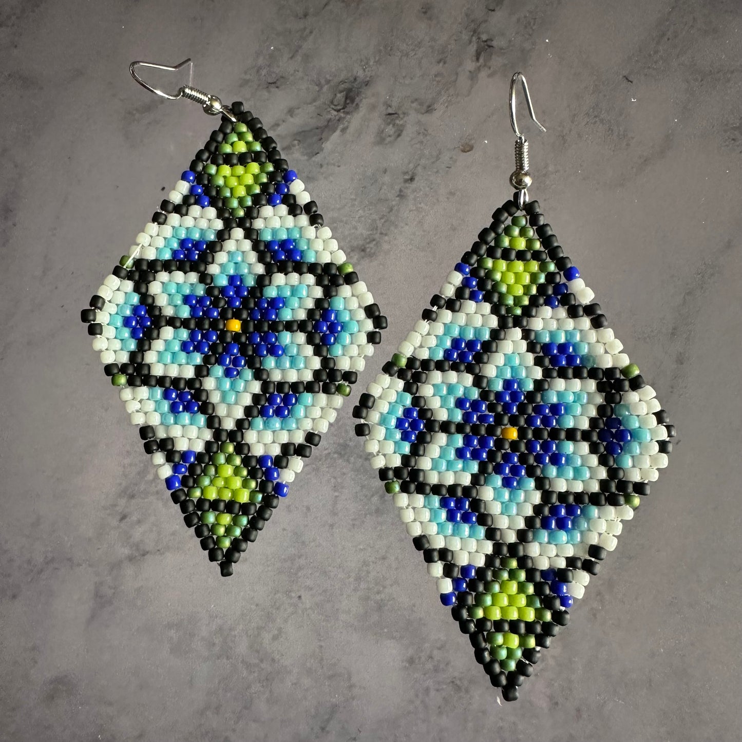 Bougie beaded flower earrings