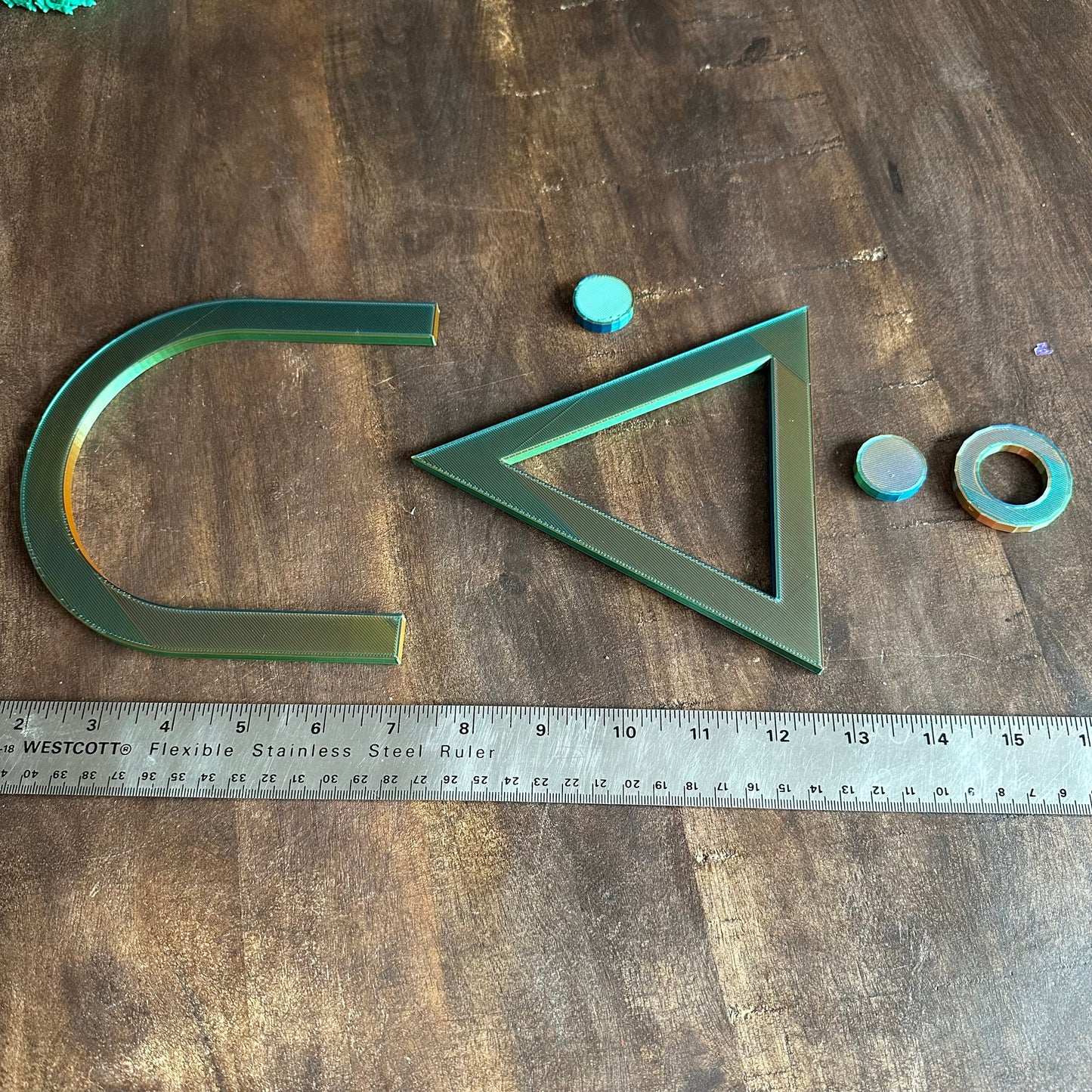 Tawâw Wall decor syllabics