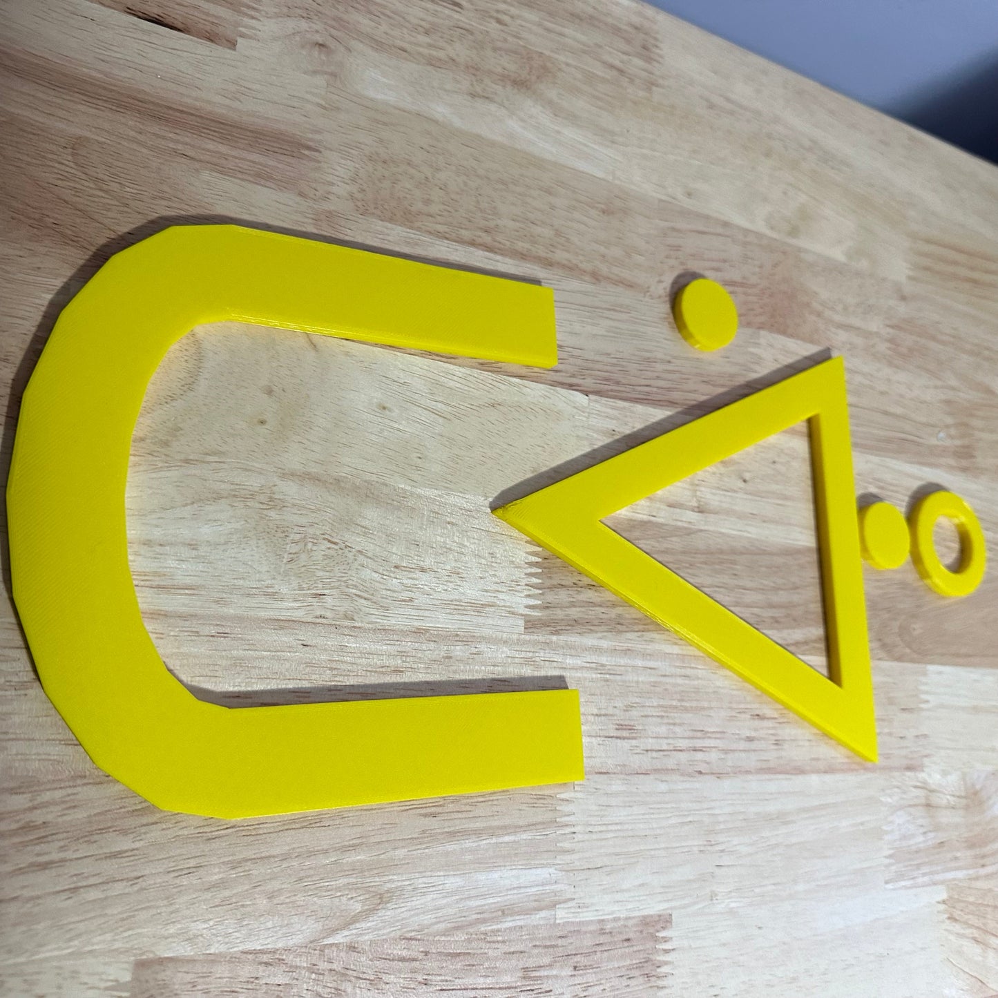 Tawâw Wall decor syllabics