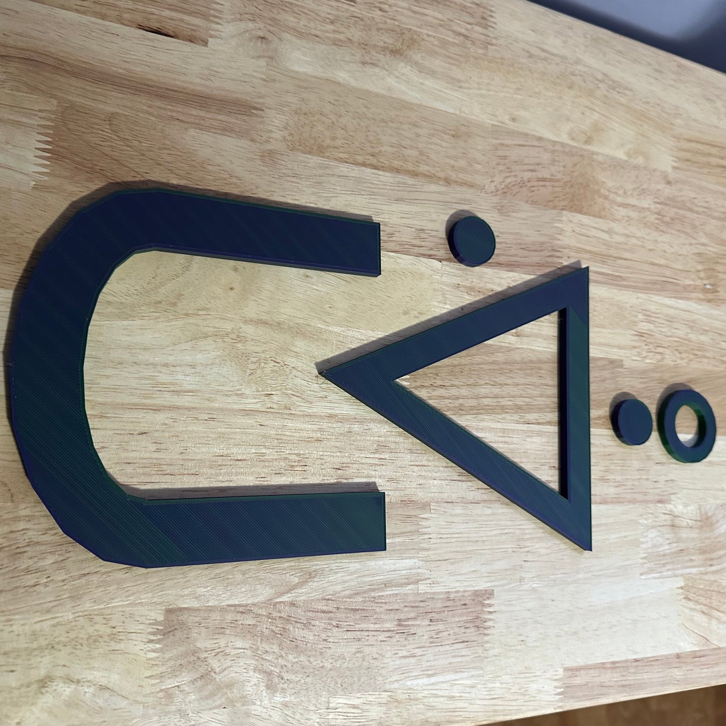 Tawâw Wall decor syllabics