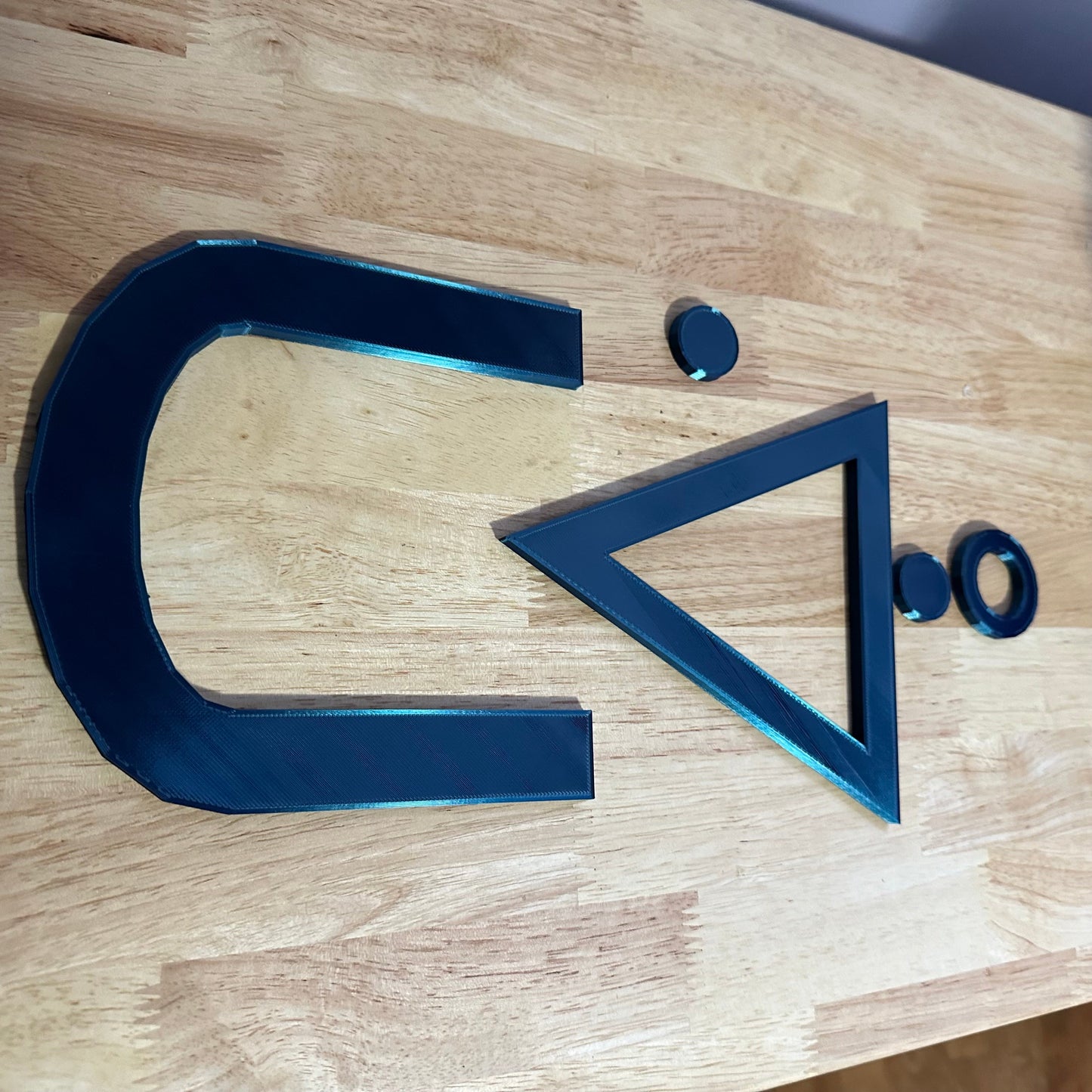 Tawâw Wall decor syllabics