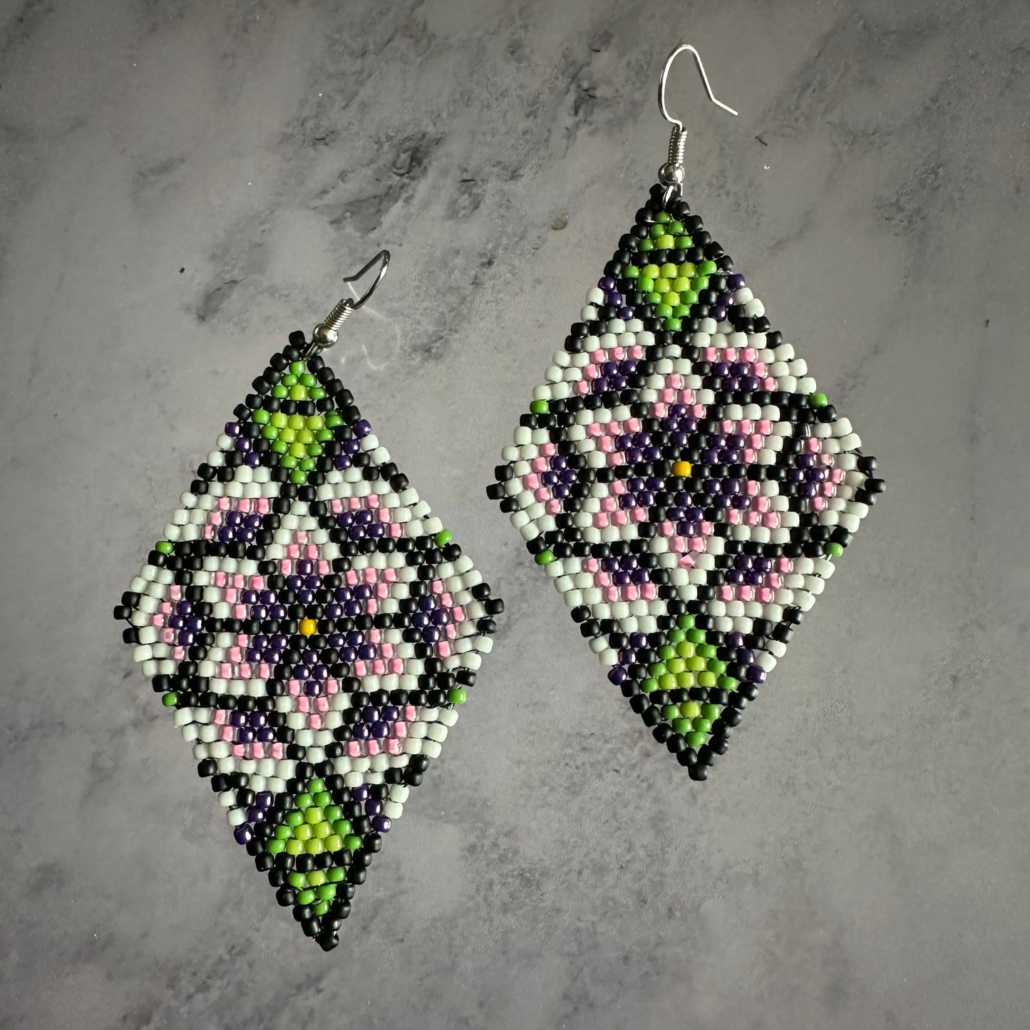 Bougie beaded flower earrings
