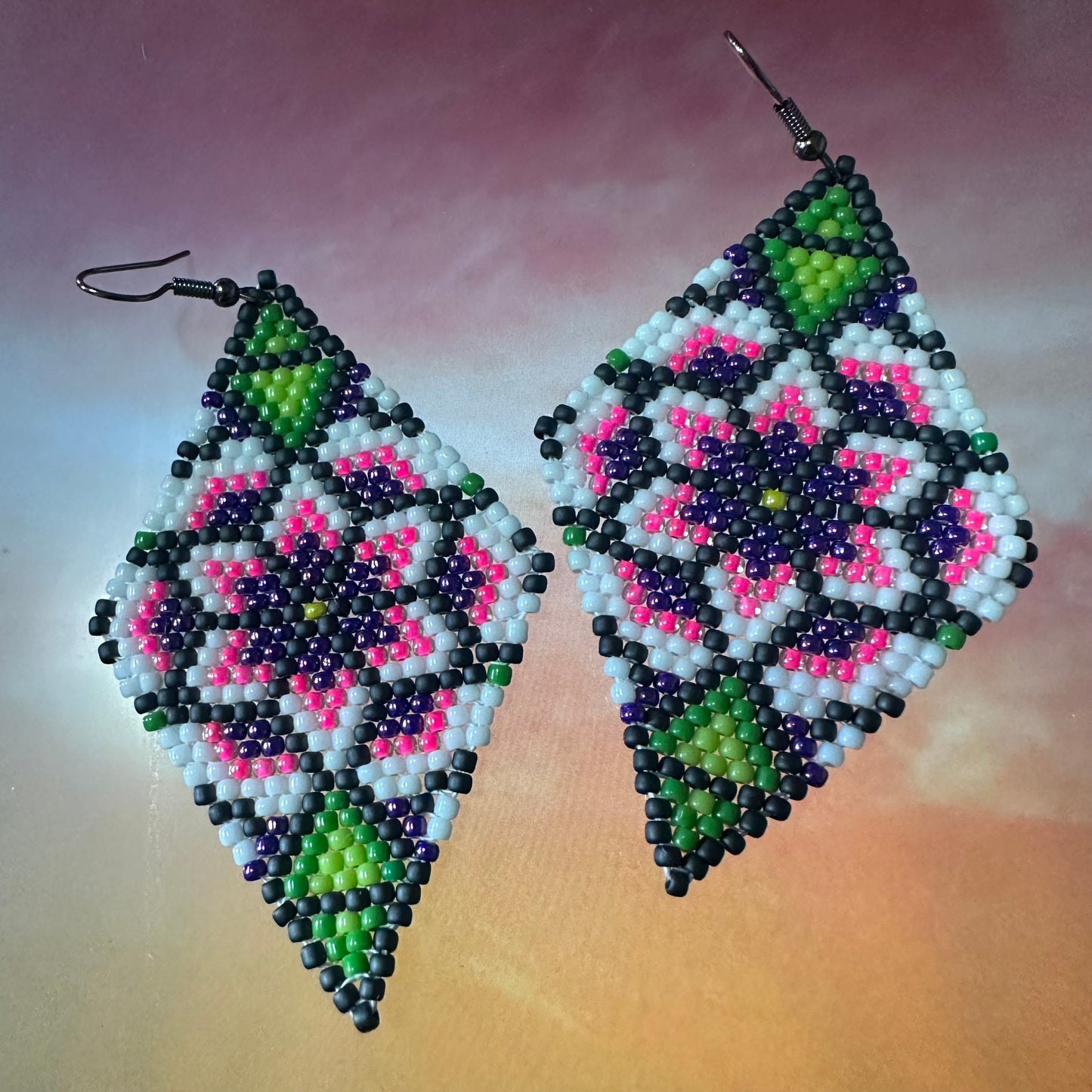 Bougie beaded flower earrings