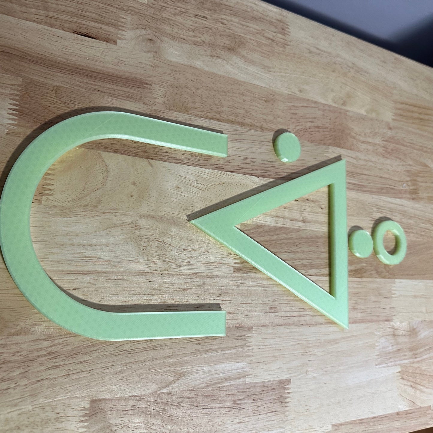 Tawâw Wall decor syllabics