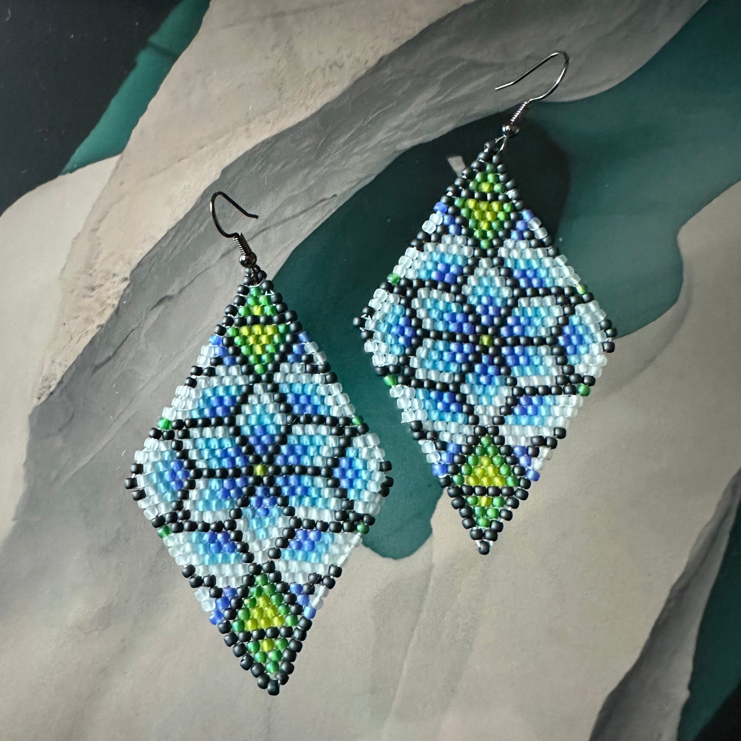 Bougie beaded flower earrings