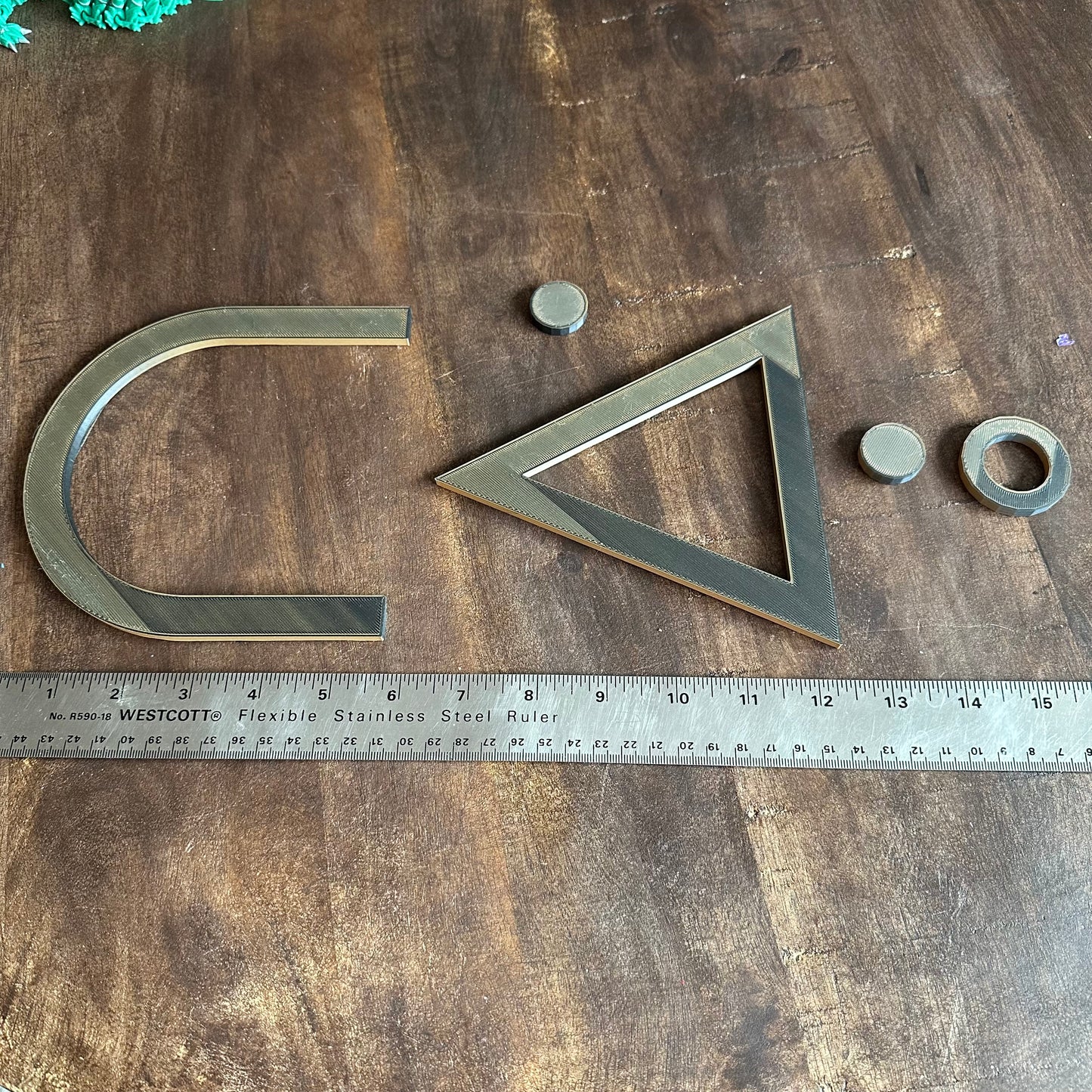 Tawâw Wall decor syllabics