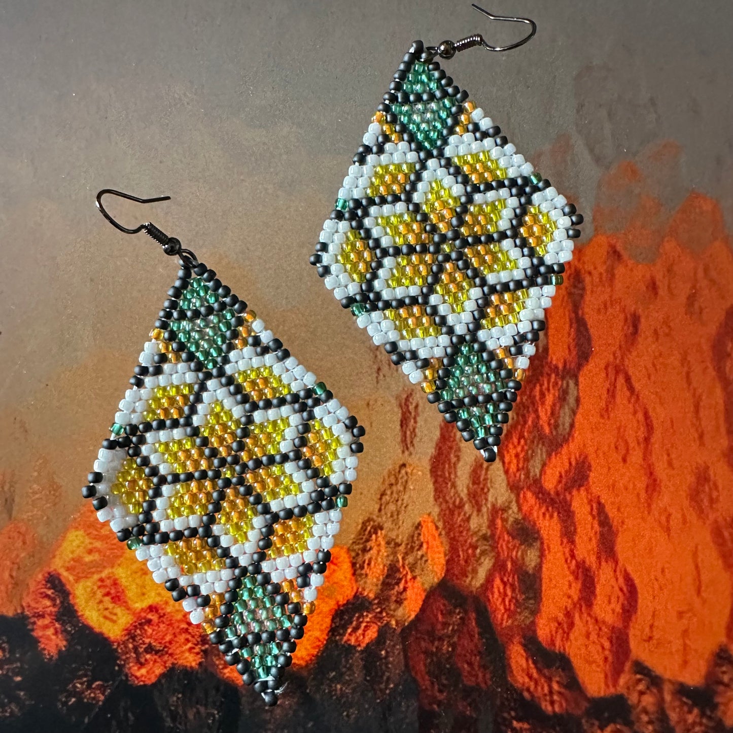 Bougie beaded flower earrings