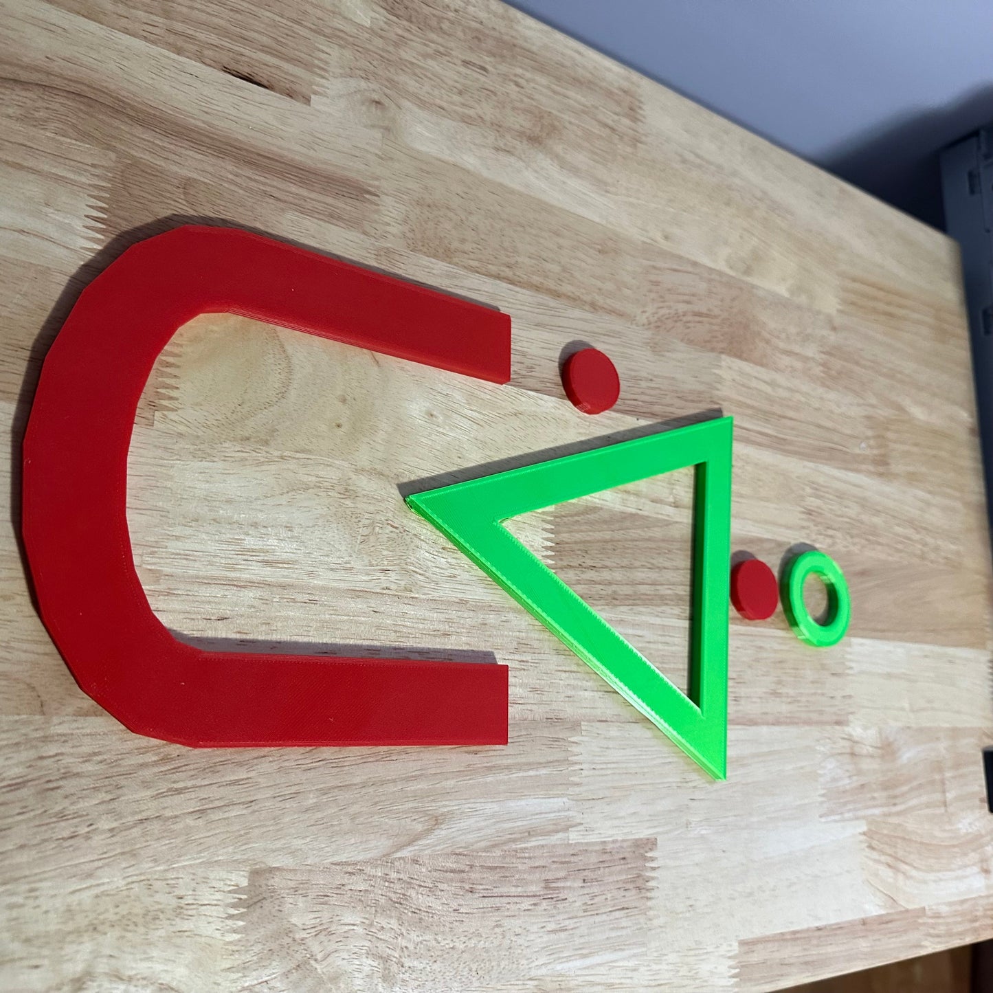 Tawâw Wall decor syllabics