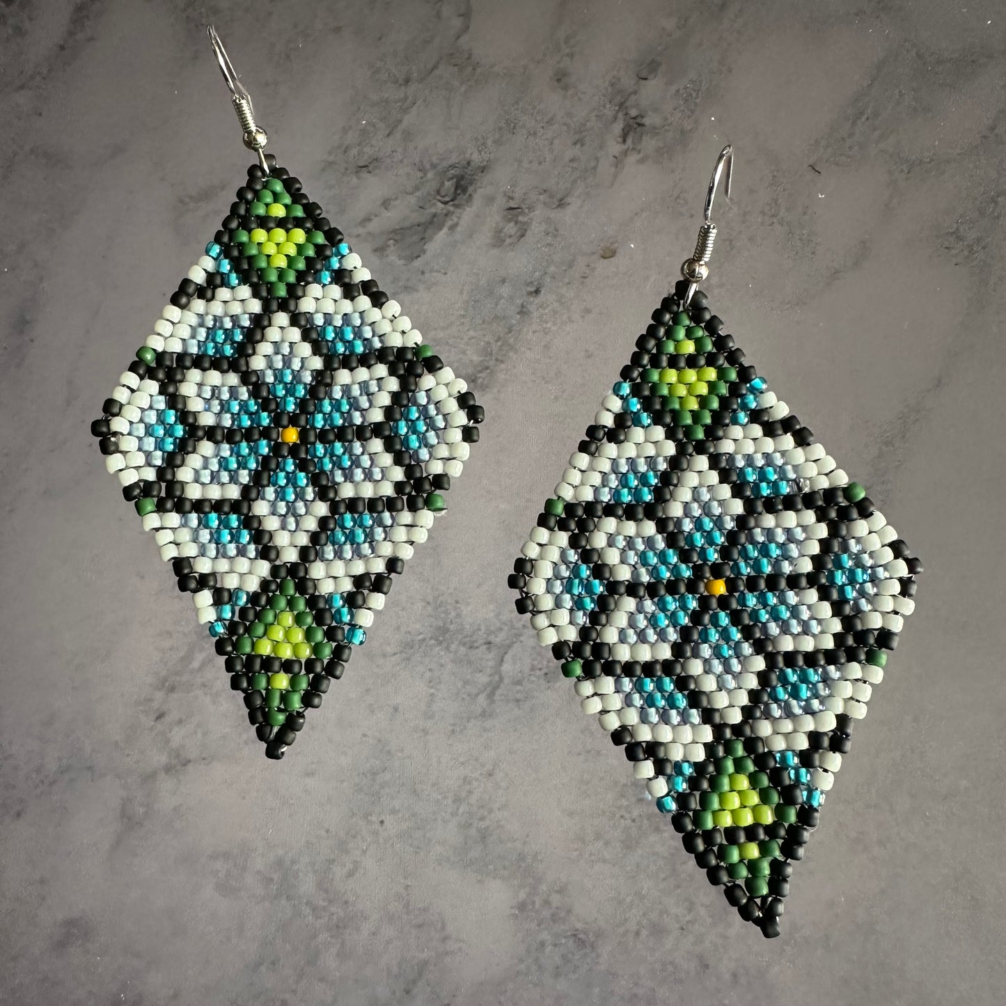 Bougie beaded flower earrings