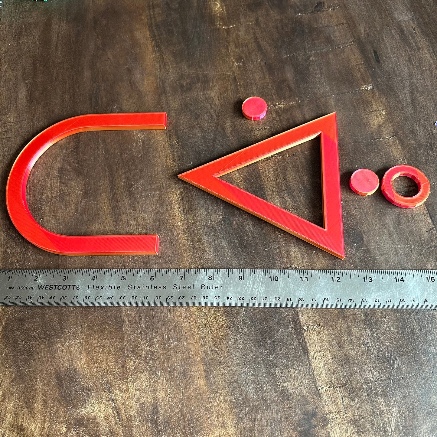 Tawâw Wall decor syllabics