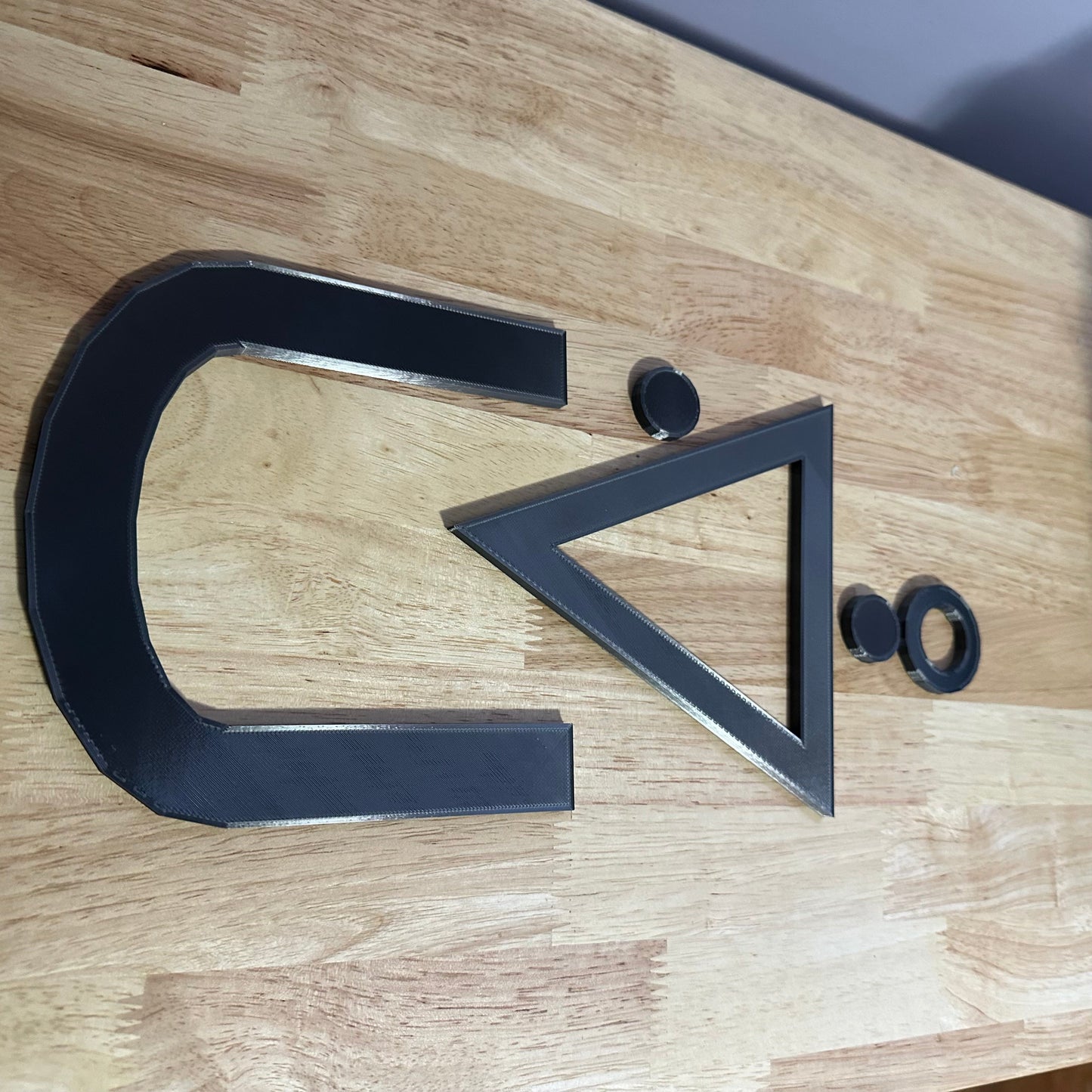 Tawâw Wall decor syllabics