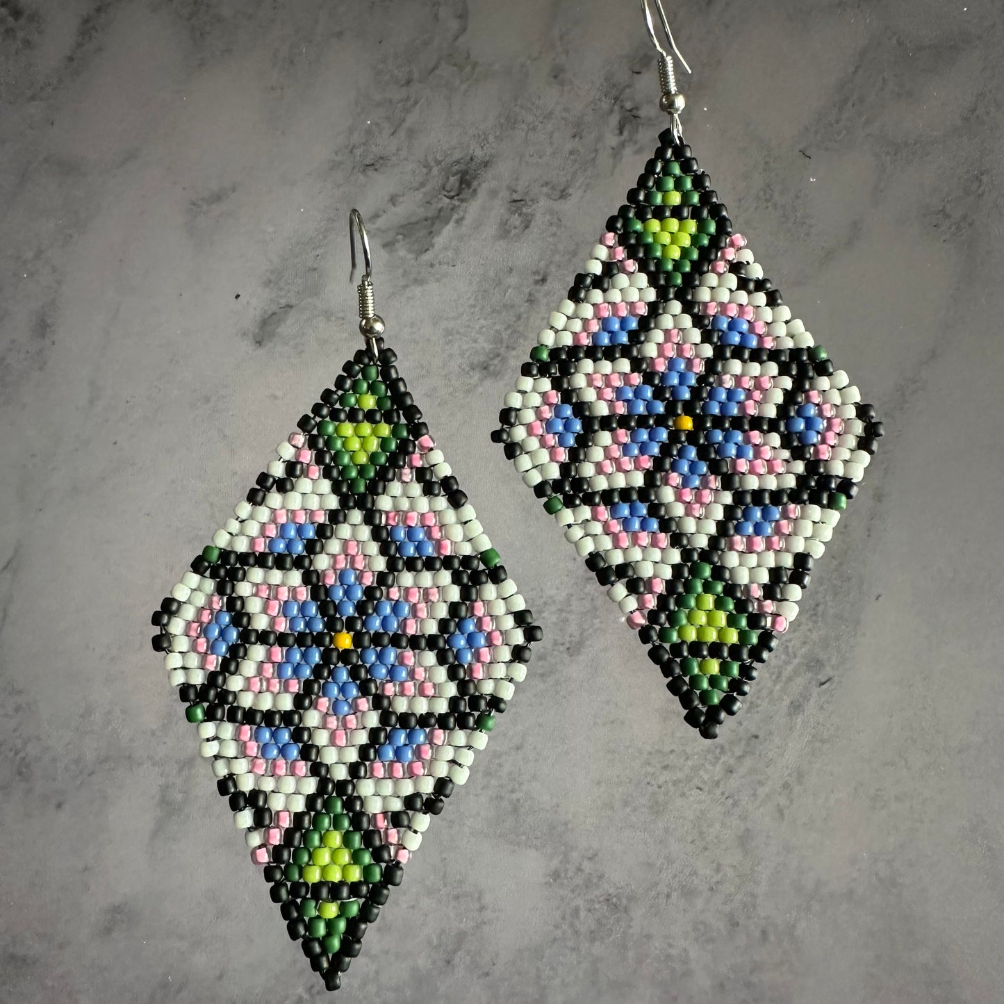 Bougie beaded flower earrings