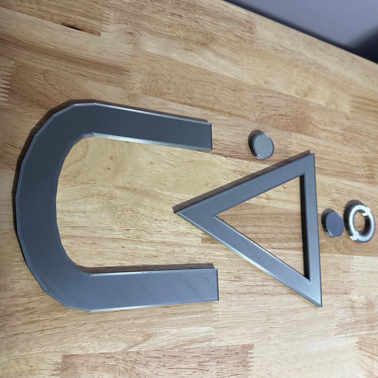 Tawâw Wall decor syllabics