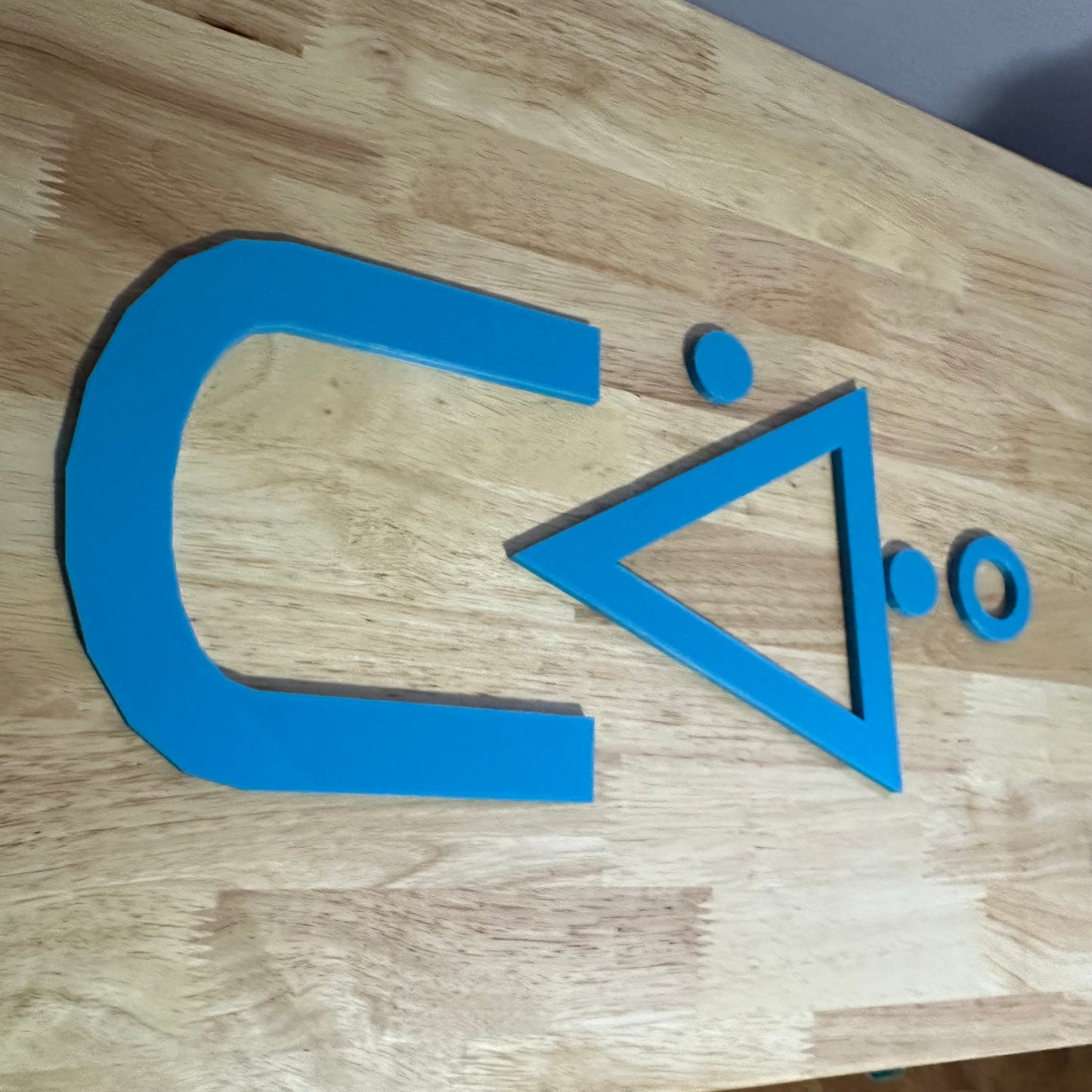 Tawâw Wall decor syllabics