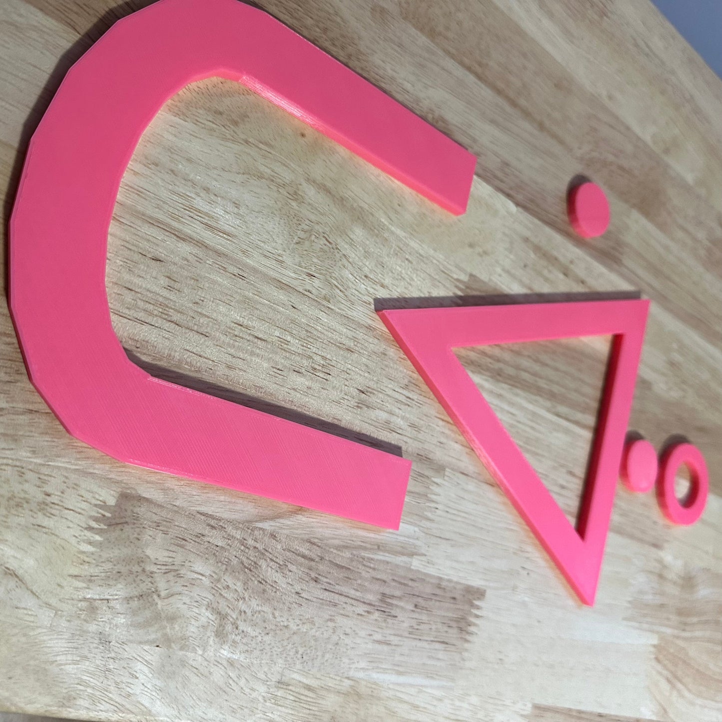 Tawâw Wall decor syllabics