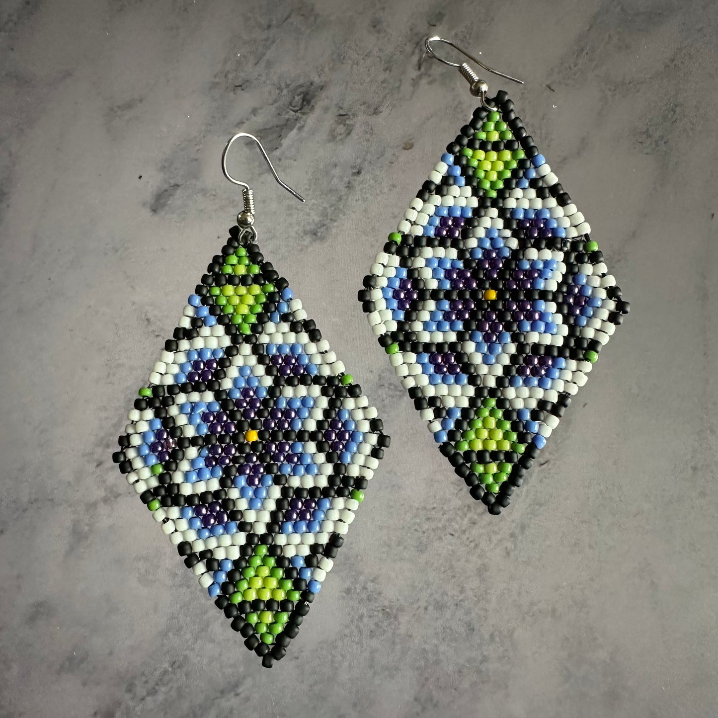 Bougie beaded flower earrings