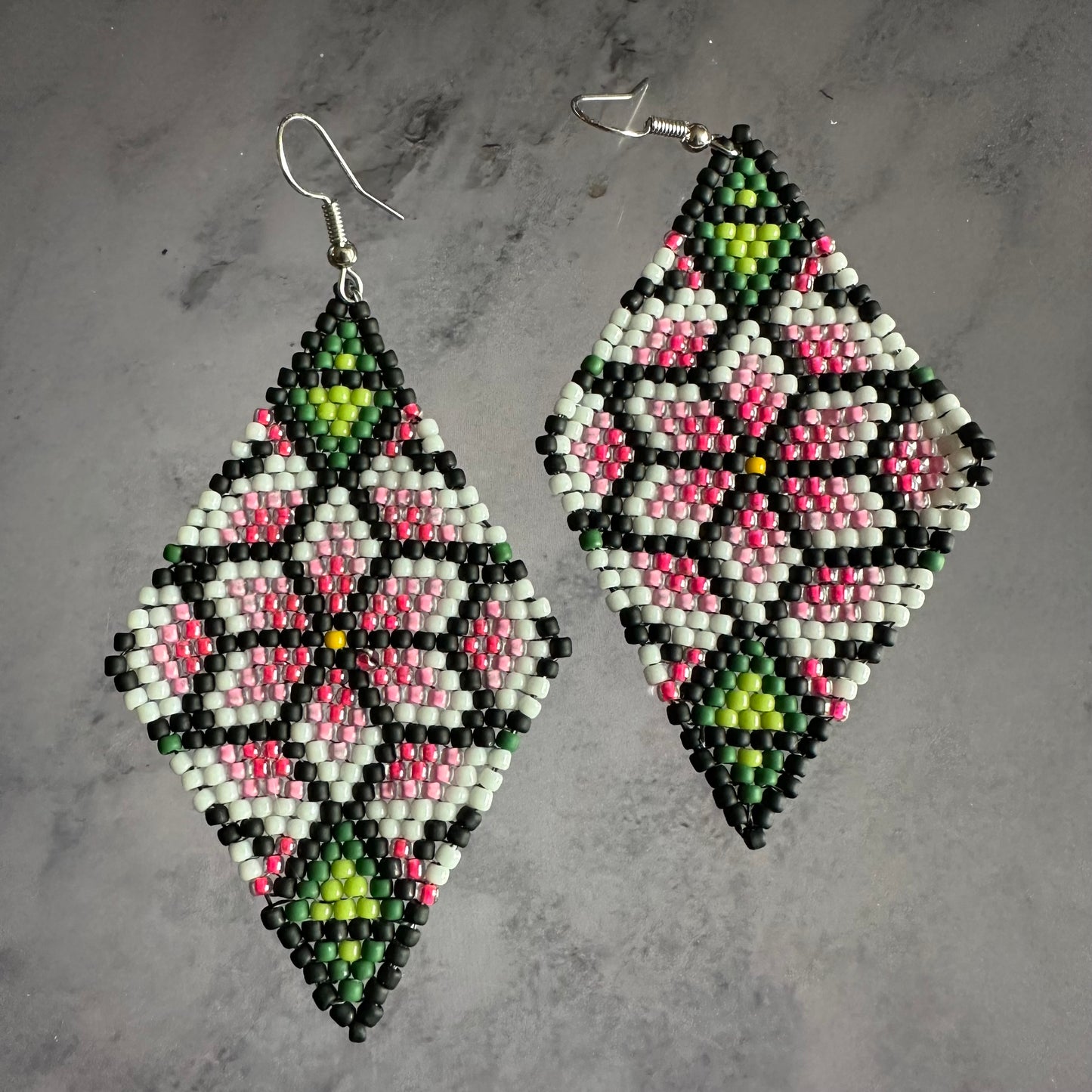 Bougie beaded flower earrings