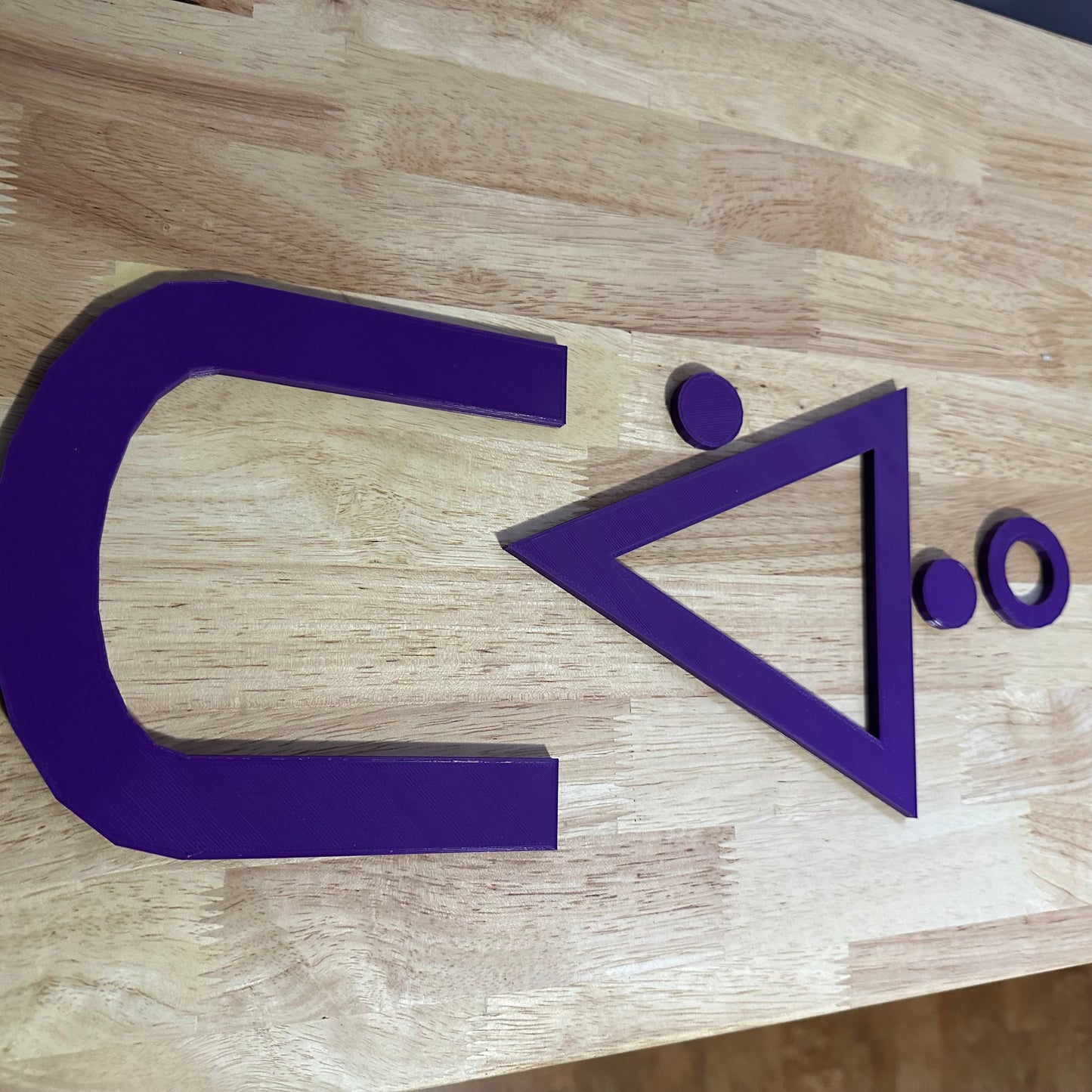 Tawâw Wall decor syllabics