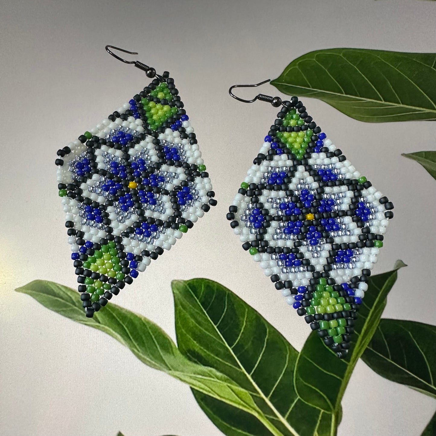 Bougie beaded flower earrings