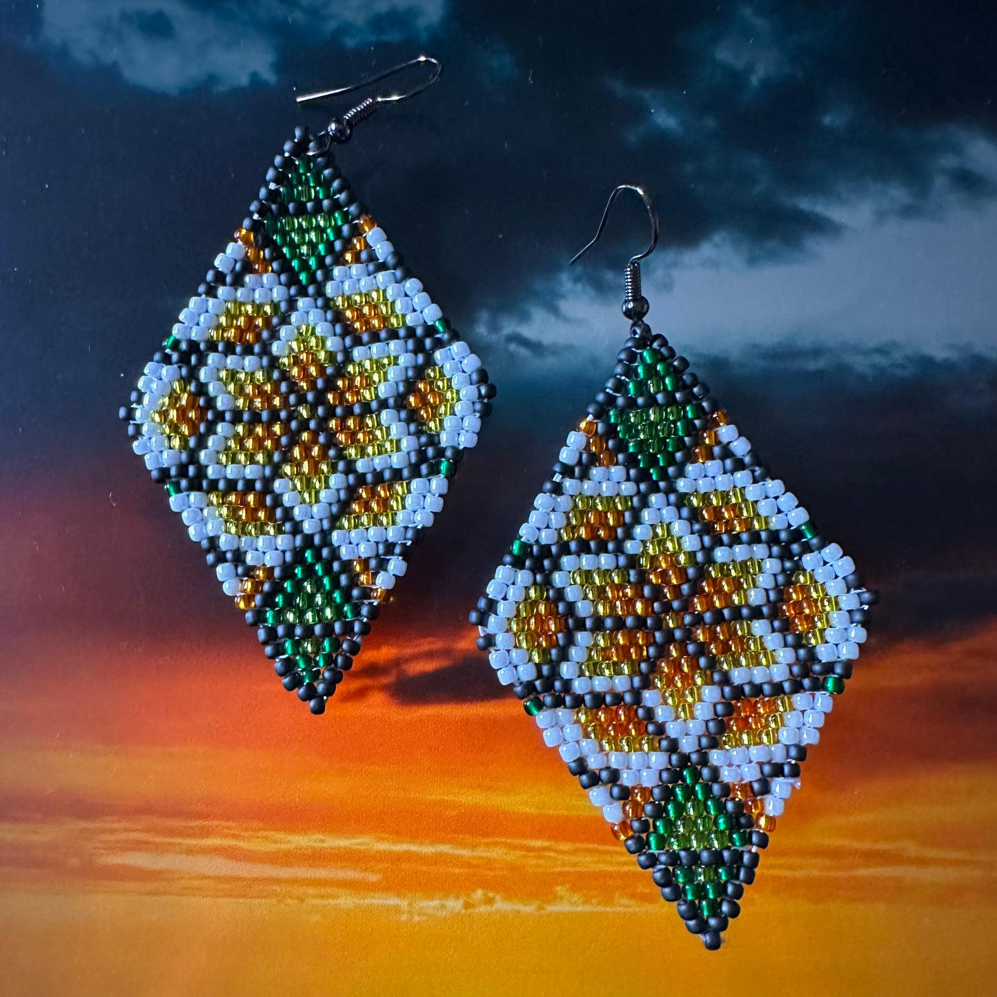 Bougie beaded flower earrings