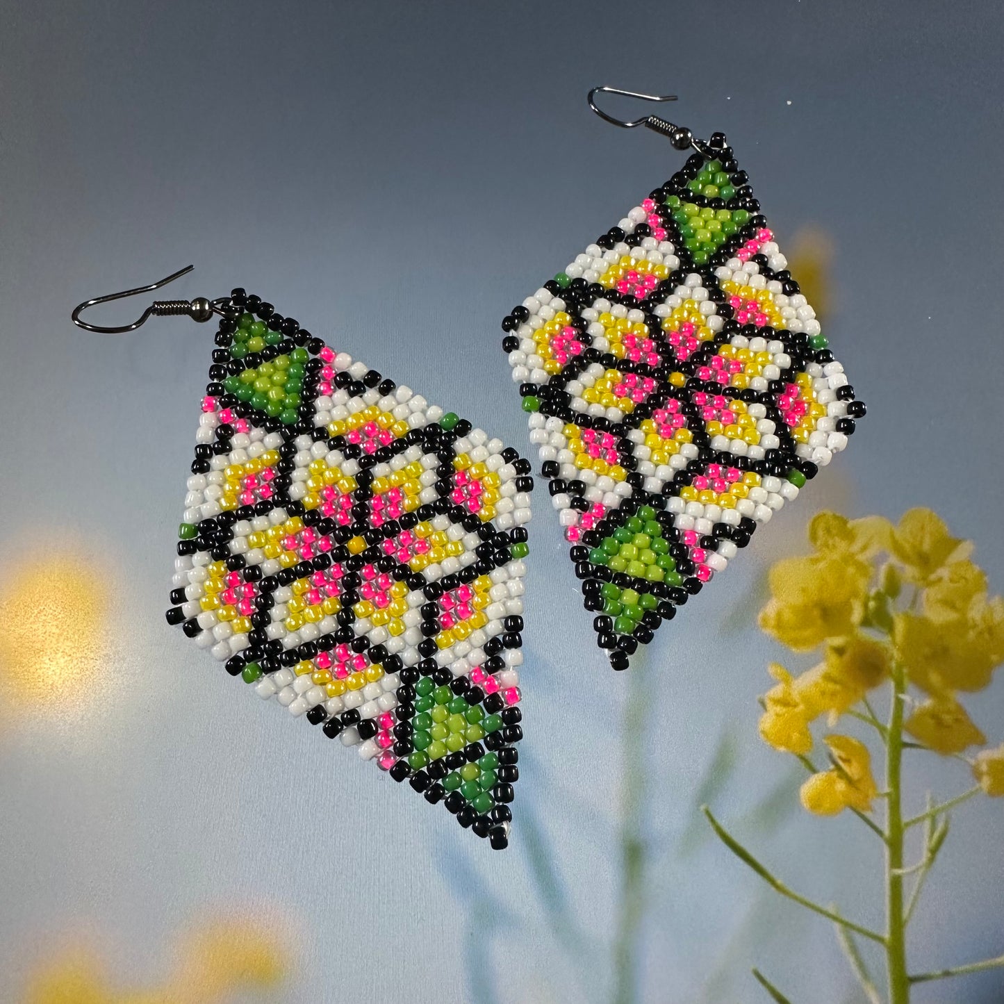 Bougie beaded flower earrings
